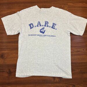 VTG Y2K DARE Resist Drugs And Violence Graphic T-Shirt Mens